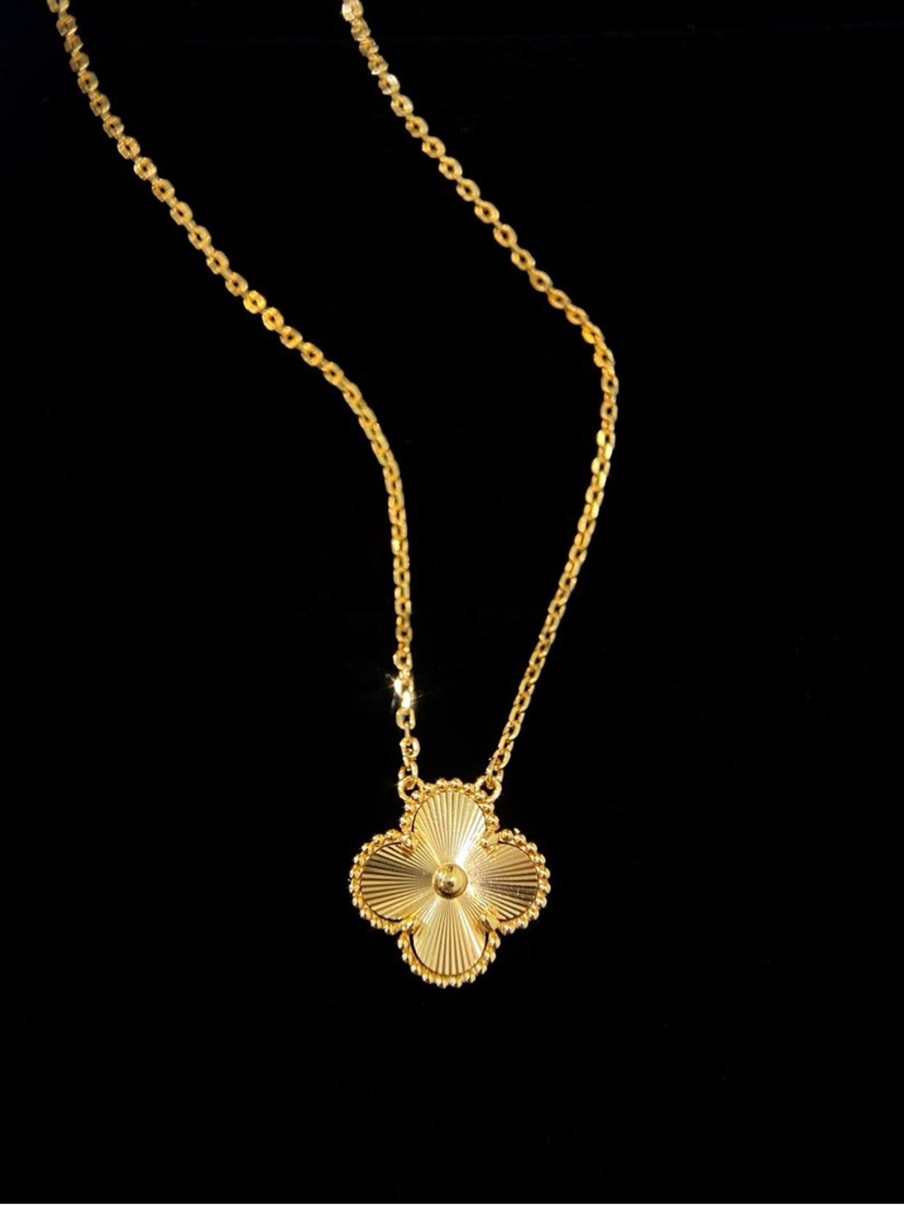 Van Cleef & Arpels Classic Gold Four-Leaf Pendant Necklace for Women